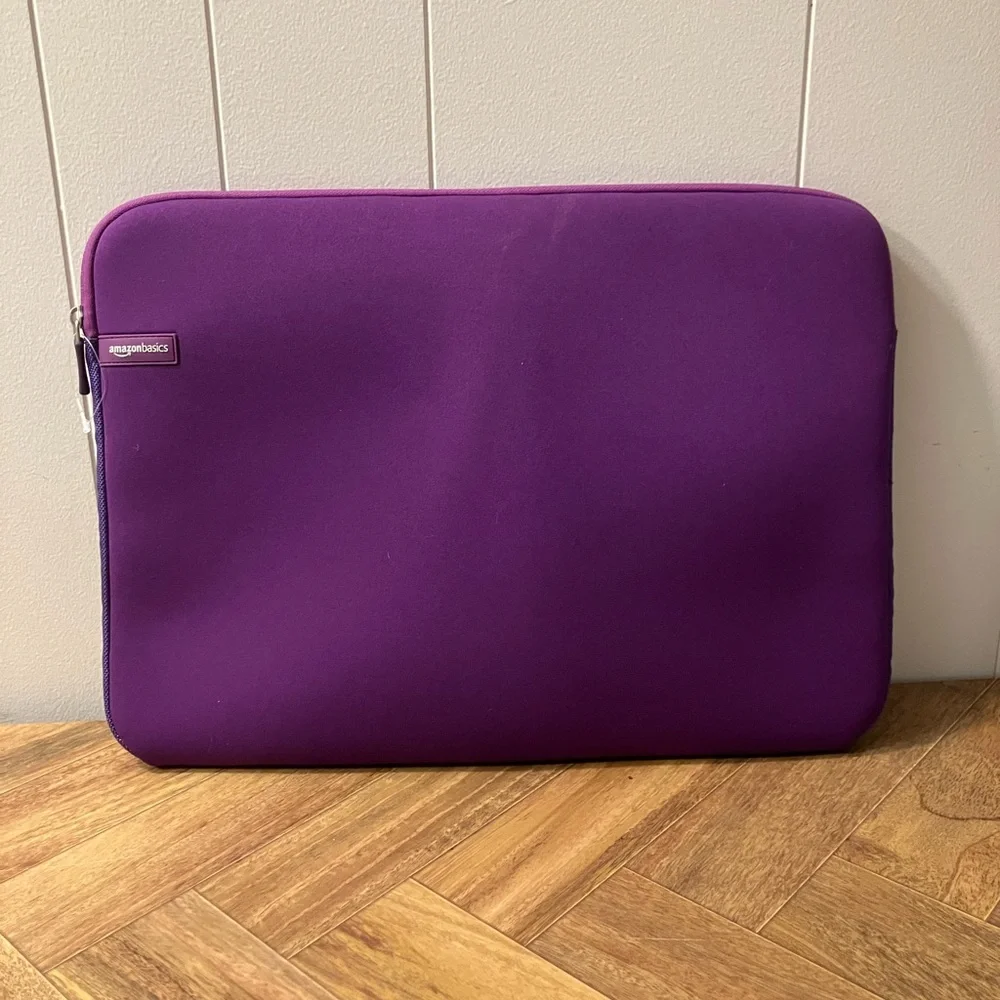 Amazon Basics Purple Tablet laptop protective Sleeve bag like new!